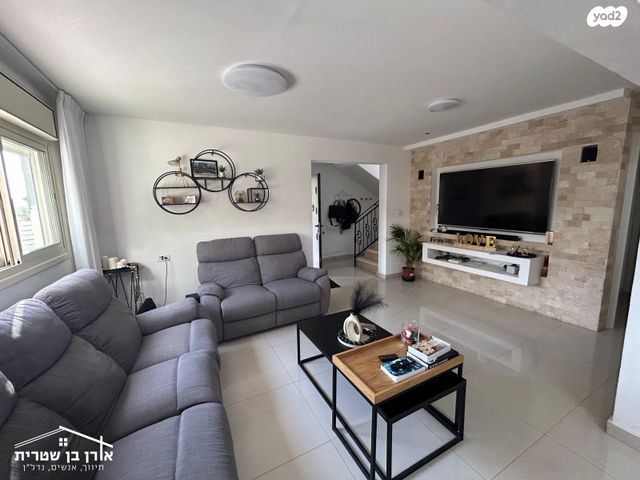 דו משפחתי, אביעזר