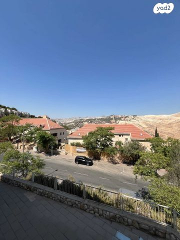 דירה, מצפה נבו, מעלה אדומים