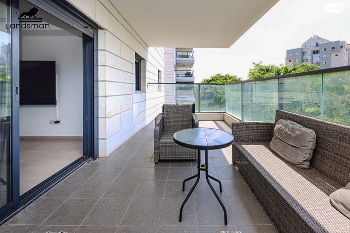 דירה, שלום עליכם 25, אגמים, נתניה