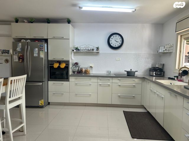 דו משפחתי, אביעזר