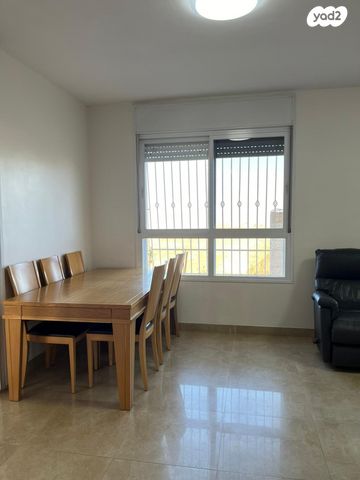 דו משפחתי, הערבה, צמח השדה, מעלה אדומים