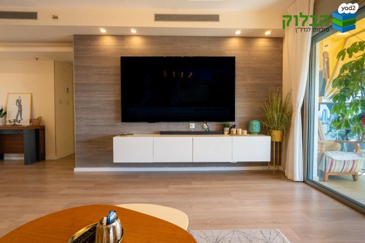 דירה, רמב"ם, ראשון לציון