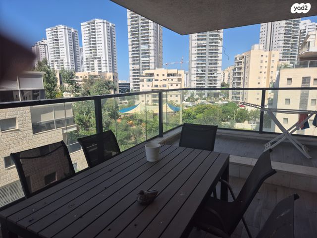 דירה, עוזי חיטמן 13, משכנות האומנים, קרית מוצקין