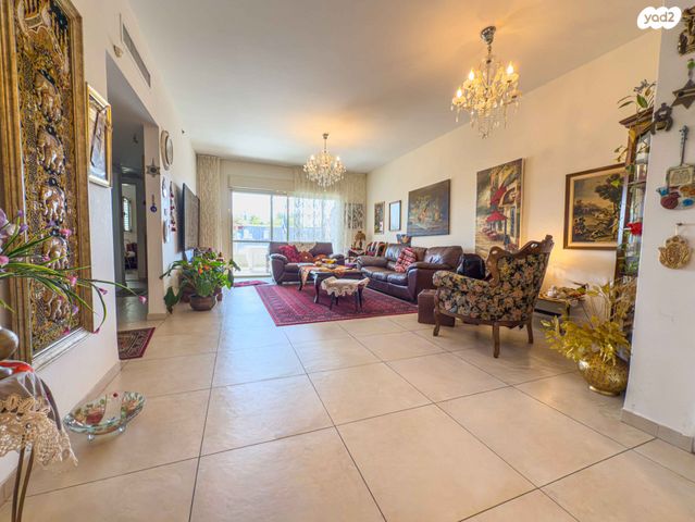 דירה, יהודה, קרית ביאליק