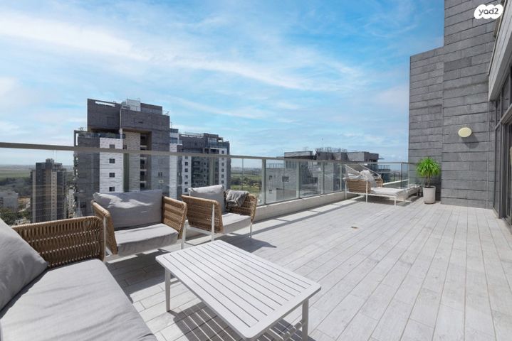 דופלקס, אבן גבירול, רחובות