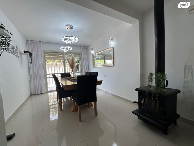 דו משפחתי, אביעזר