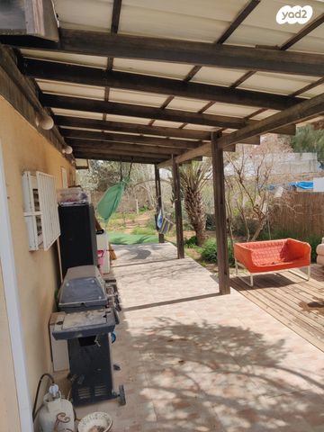 דו משפחתי, גבים, ערד