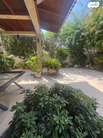 דו משפחתי, מורשה, רמת השרון