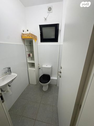 דירה, רחל המשוררת, נאות שמיר, יבנה