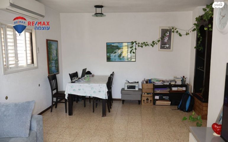 דירה, רש"י, רמב"ם, ראשון לציון