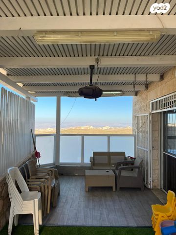 דו משפחתי, הערבה, צמח השדה, מעלה אדומים