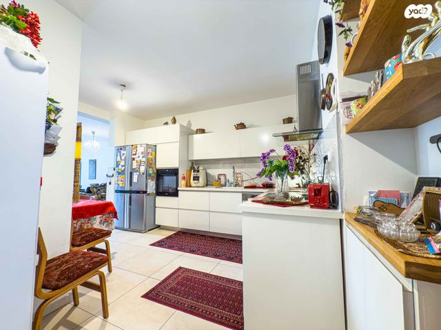 דירה, יהודה, קרית ביאליק