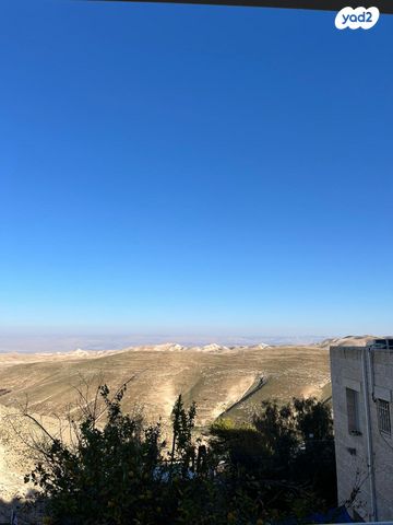 דו משפחתי, הערבה, צמח השדה, מעלה אדומים