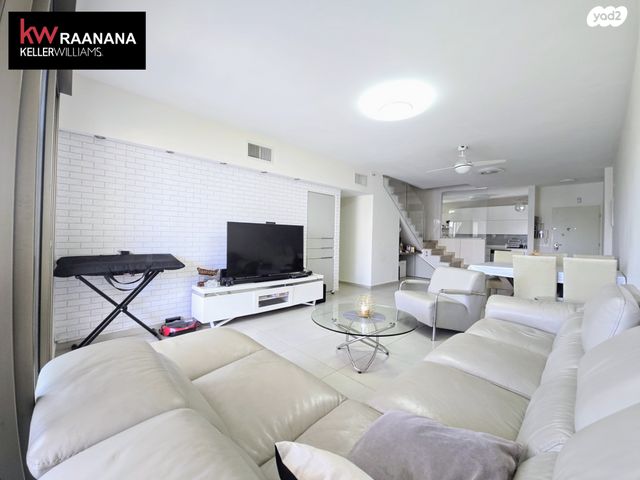 גג/ פנטהאוז, הגדוד העברי, רעננה