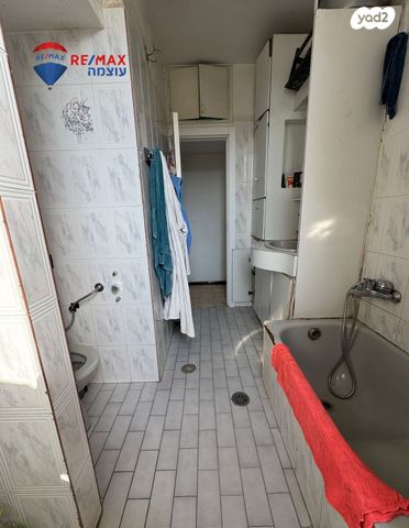 דירה, רש"י, רמב"ם, ראשון לציון