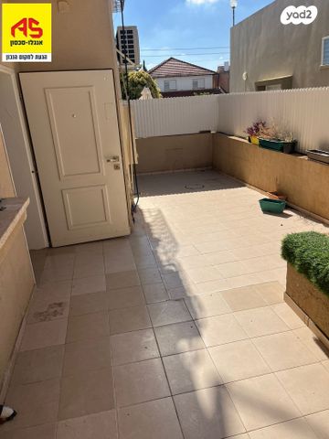 דירת גן, חוני המעגל, נווה עמל, הרצליה