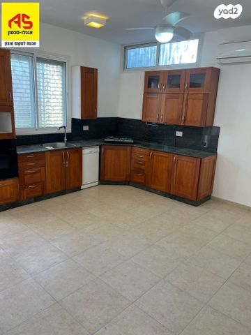 דירת גן, חוני המעגל, נווה עמל, הרצליה