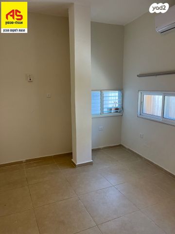 דירת גן, חוני המעגל, נווה עמל, הרצליה