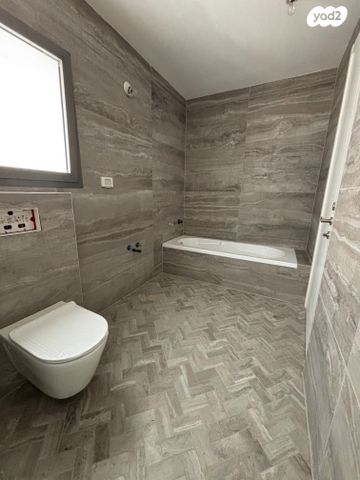 גג/ פנטהאוז, הערבה 1, גבעת טל, אלפי מנשה