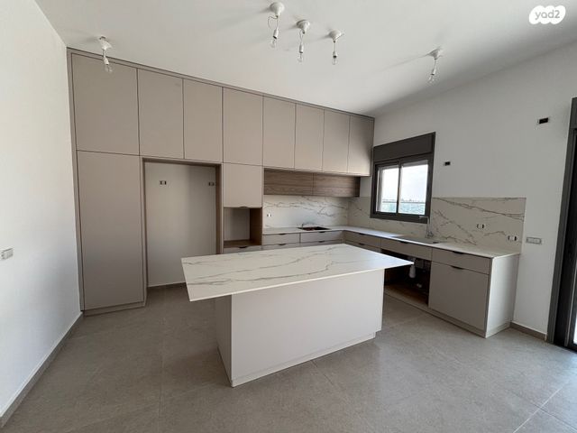 גג/ פנטהאוז, הערבה 1, גבעת טל, אלפי מנשה