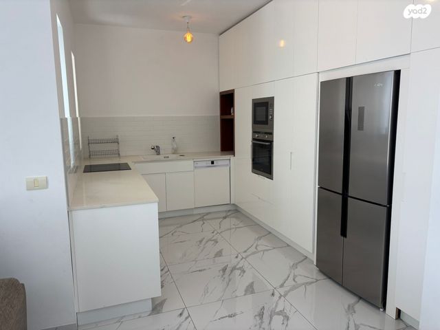 גג/ פנטהאוז, שדרות רחבעם זאבי 11, גבעת אולגה, חדרה