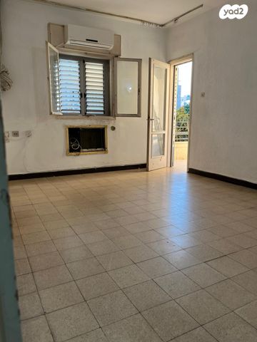 דירה, הפועל המזרחי א', שיכון א', בני ברק