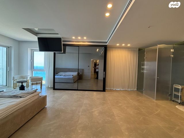 גג/ פנטהאוז, שדרות רחבעם זאבי 11, גבעת אולגה, חדרה