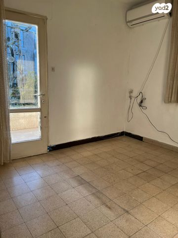 דירה, הפועל המזרחי א', שיכון א', בני ברק