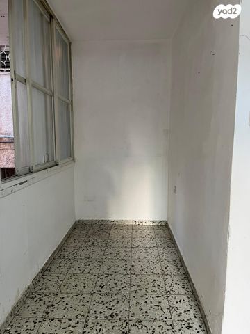 דירה, הפועל המזרחי א', שיכון א', בני ברק