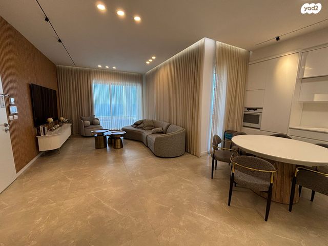 גג/ פנטהאוז, שדרות רחבעם זאבי 11, גבעת אולגה, חדרה