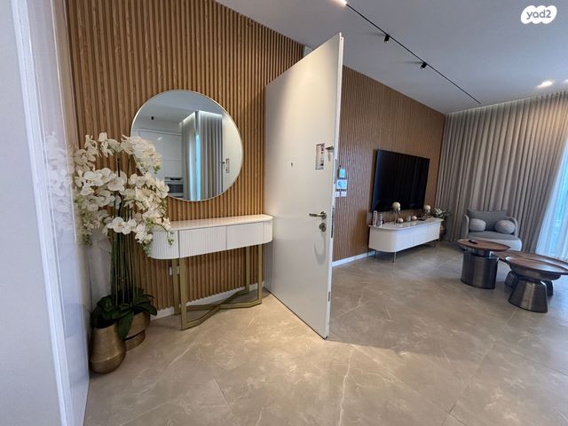 גג/ פנטהאוז, שדרות רחבעם זאבי 11, גבעת אולגה, חדרה