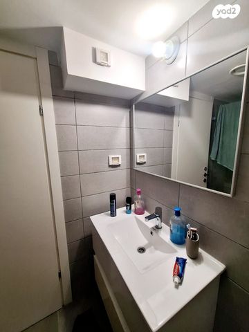 דירה, גרציאני יצחק, גני שרונה, קרית הממשלה, תל אביב יפו