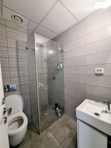 דירה, גרציאני יצחק, גני שרונה, קרית הממשלה, תל אביב יפו