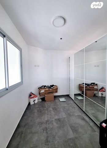 דירה, גרציאני יצחק, גני שרונה, קרית הממשלה, תל אביב יפו