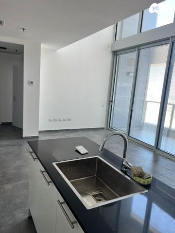 דירה, גרציאני יצחק, גני שרונה, קרית הממשלה, תל אביב יפו