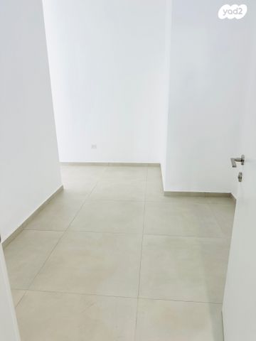 דירה, שדרות הילד 13, שכונת בן גוריון, מרכז העיר ג', רמת גן