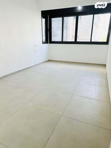 דירה, שדרות הילד 13, שכונת בן גוריון, מרכז העיר ג', רמת גן