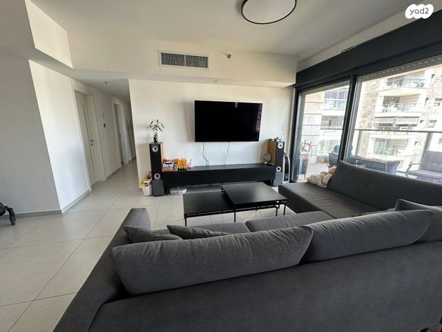 דירה, יעקב דורי, נאות שמיר, רמלה