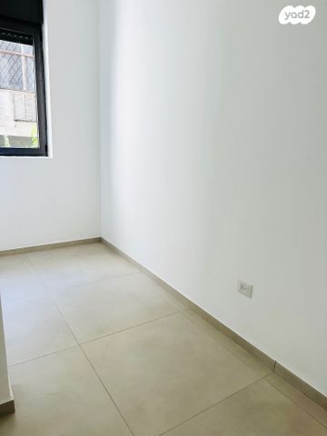 דירה, שדרות הילד 13, שכונת בן גוריון, מרכז העיר ג', רמת גן