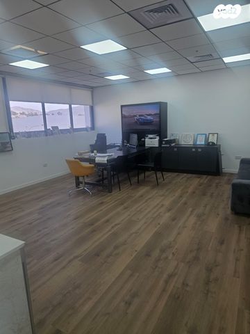 מבני תעשיה, מפעלי נחם הר טוב