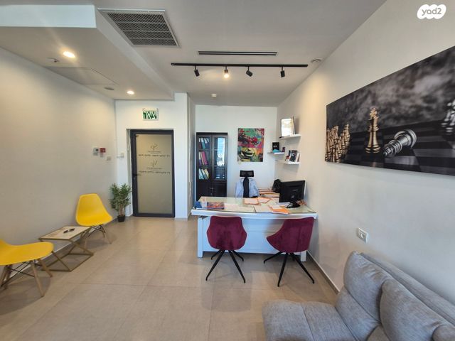 משרדים, הרב ניסנבאום 37, בת ים