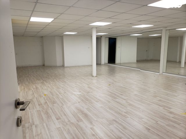 אולמות, מוזס יהודה ונח, נחלת יצחק, תל אביב יפו