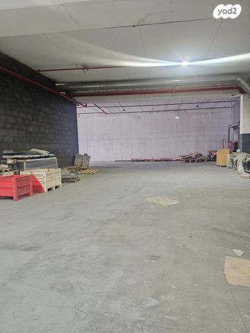 מבני תעשיה, מפעלי נחם הר טוב