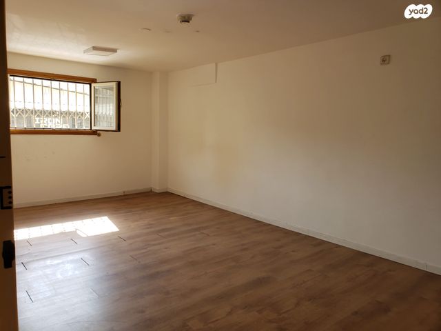 אולמות, מוזס יהודה ונח, נחלת יצחק, תל אביב יפו