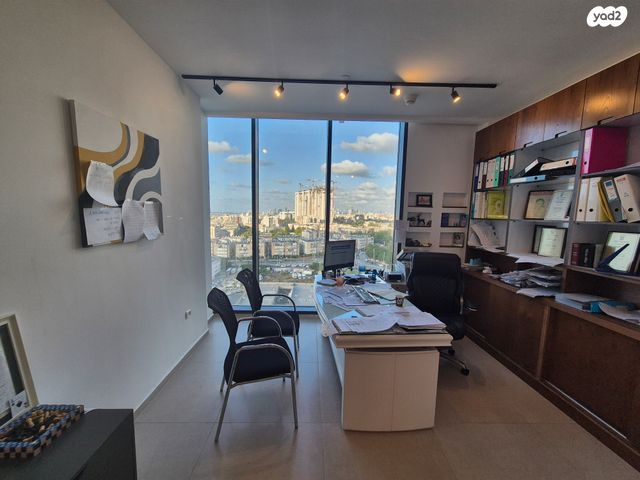 משרדים, הרב ניסנבאום 37, בת ים