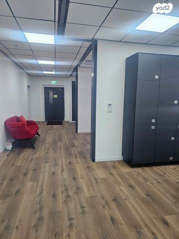 מבני תעשיה, מפעלי נחם הר טוב