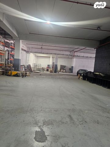 מבני תעשיה, מפעלי נחם הר טוב