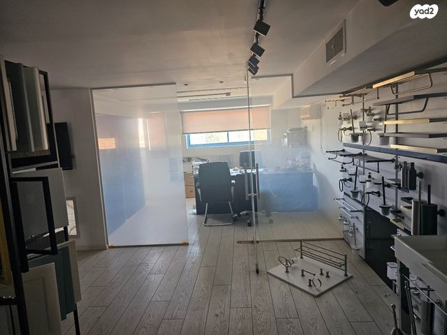 מבני תעשיה, נח מוזס, מב"ת מערב, אזור תעשייה חדש, ראשון לציון