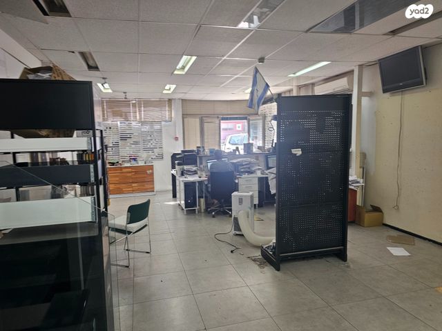 מבני תעשיה, נח מוזס, מב"ת מערב, אזור תעשייה חדש, ראשון לציון