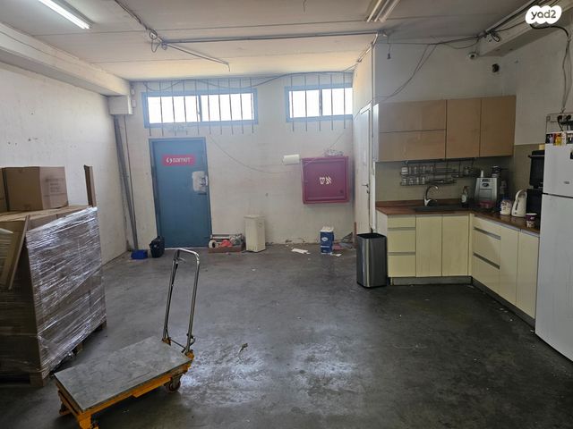 מבני תעשיה, נח מוזס, מב"ת מערב, אזור תעשייה חדש, ראשון לציון